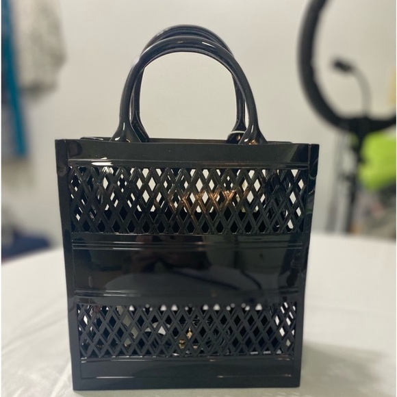 NWT LUNAMOON Smooth vented Mini hand/ crossbody bag - Size 7.5X7.25X3.75 - Picture 6 of 6